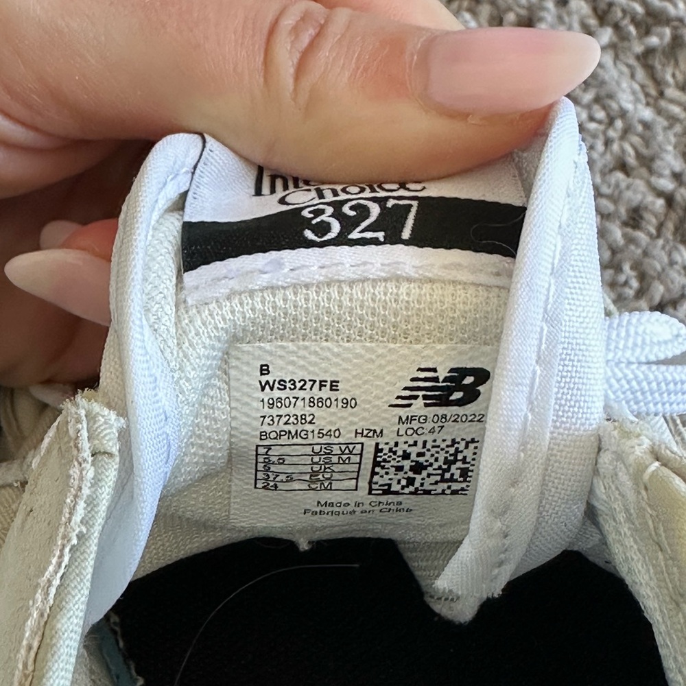 New Balance 327 Sneakers - Picture 6 of 6